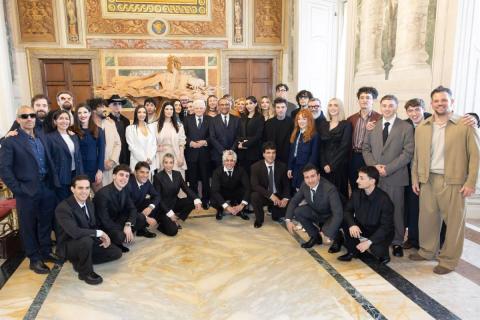 Mattarella riceve al Quirinale Carlo Conti, Laura Pausini e tutti i partecipanti di Sanremo: “E’ un patrimonio italiano” / Video