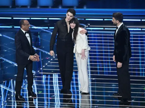 Pausini apre la seconda serata del Festival, Filippucci e Bove in finale tra le Nuove Proposte. Oggi in gara 15 big