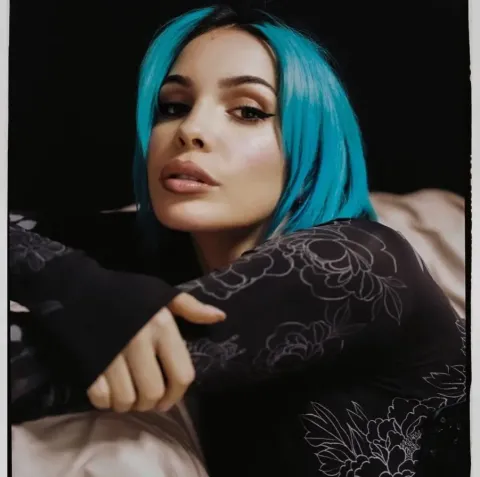 L’album di Rose Villain “Radio Vega” ottiene la certificazione di disco di platino