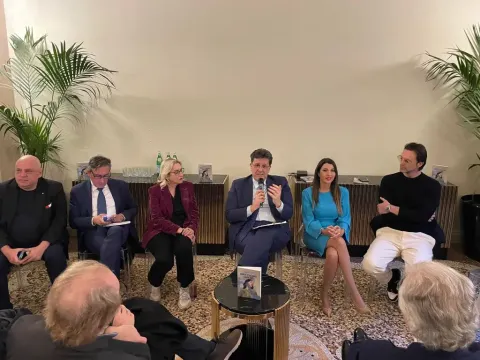 “Dove nascono i silenzi”, nel libro di Claudia Conte violenza di genere e disagio giovanile