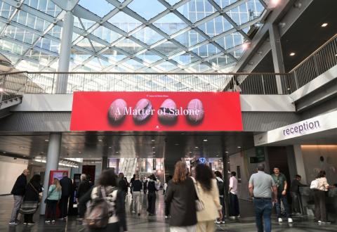 Il ministro Mazzi in visita al Salone del Mobile “Vetrina del design che attrae turisti da tutto il mondo”