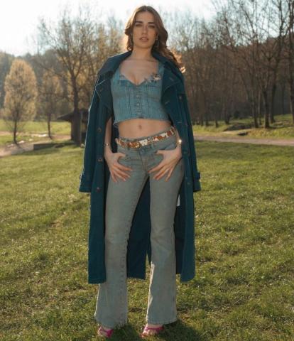 Esce “Primadonna”: il nuovo singolo di Clara accompagnato dal videoclip